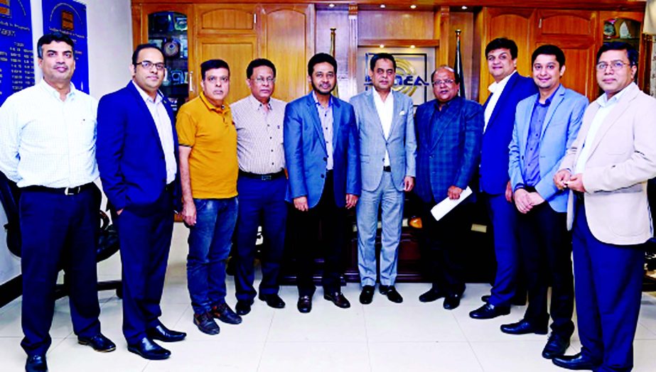 Md Siddiqur Rahman, President of BGMEA, poses with Members of Delegation of the Synthetic and Rayon Textiles Export Promotion Council (SRTEPC) of India at BGMEA office in the city on Tuesday. Mohammed Nasir, Vice-President (Finance) of BGMEA, Narain Aggar