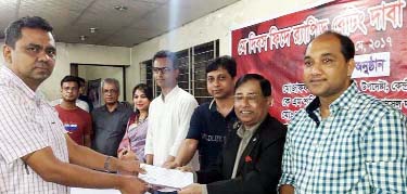 GM Ziaur Rahman (left), the unbeaten champion of the May Day Rapid Rating Chess Tournament receiving the prize-money from KM Shahidullah, the President of Sheikh Russel Chess Club at Bangladesh Chess Federation hall-room on Tuesday.