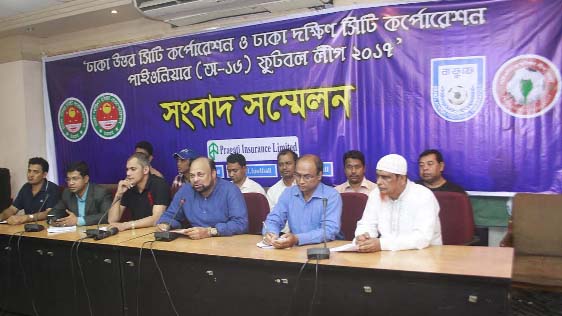 Chairman of the Pioneer Football League Committee Shawkat Ali Khan Jahangir speaking at a press conference at the conference room of Bangladesh Football Federation House on Thursday.