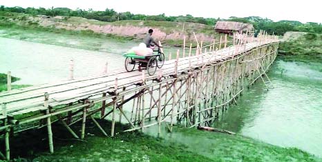 KHULNA: An iron bridge is needed immediately as locals at Salikha area in Tala Upazila using the risky bamboo bridge for a long time and this is the only means of communication to reach the residence of eminent scientist Sir PC Roy at Raruly in Pa