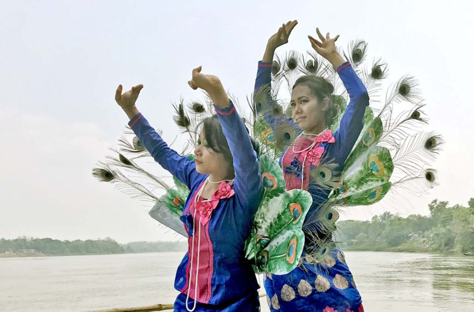 A campaign under the banner 'Bina Sutar Mala' to save the Karnaphully River from the pollution was launched yesterday. River users from Kaptai Chandraghona to Bandar Mohona took part in the campaign.