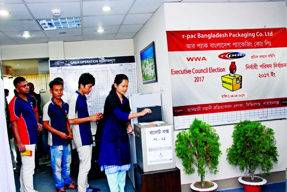 Workers seen standing in line to cast their votes in Workers Welfare Association (WWA) election at Adamjee EPZ on Thursday.