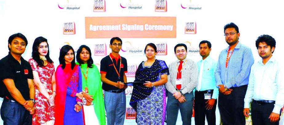 Sujoy Banik, Head of Customer Lifecycle Management of Banglalink and Dr. Shagufa Anwar; Chief of Communication and Business Development of United Hospital Ltd. exchanging a agreement signing documents in the city on Sunday. Under the deal, Banglalink Priy