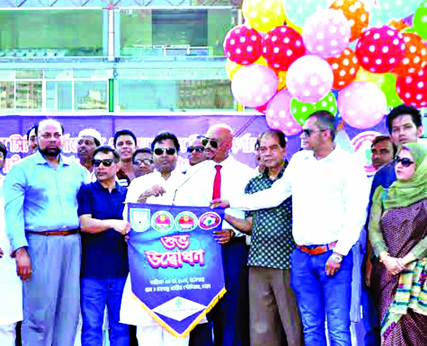 Mayor of Dhaka South City Corporation Mohammad Sayeed Khokon inaugurating the Dhaka North and Dhaka South City Corporation Pioneer Football League by releasing the balloons as the chief guest at the Bangabandhu National Stadium on Friday.