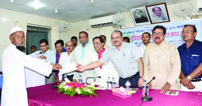 KHULNA: Sheikh Harun-ur- Rashid, Chairman, Khulna Zilla Parishad distributing cheques among the poor freedom fighters and their family members at Zila Parishad Conference Hall as Chief Guest recently.