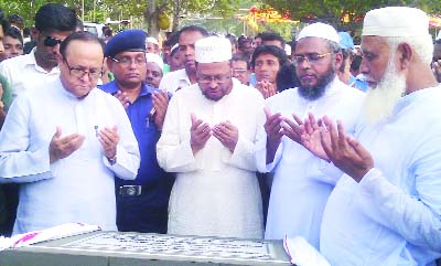 MURADNAGAR (Comilla): Yusuf Abdullah Harun MP offering Munajat after laying foundation stones of Paharpur Emdadia Ulum Islamia Madrasa and Orphanage on Saturday.
