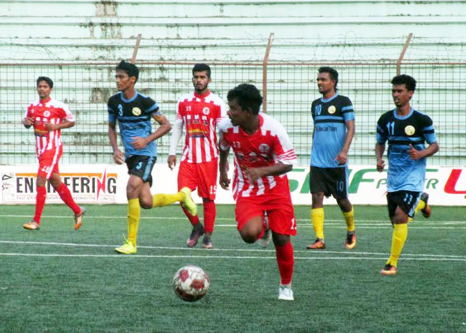 A view of the match of the Saif Power Tec Dhaka Metropolis Senior Division Football League between Bangladesh Boys Club and PWD Sporting Club at the Bir Shreshtha Shaheed Sepoy Mohammad Mostafa Kamal Stadium in Kamalapur on Sunday.