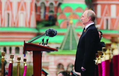Presiding over the massive ceremony to mark Russia's victory in World War II, Vladimir Putin said Moscow would "always be on the side of the forces of peace"