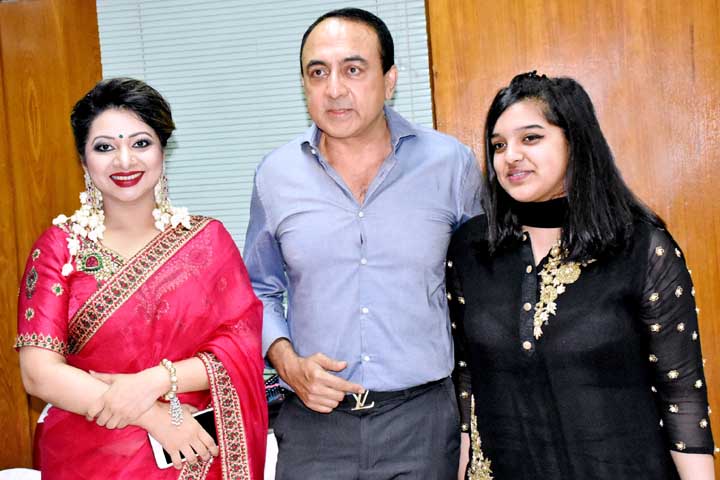Ankhi Alamgir, Architect Helal Islam Khan, CEO of Robbar Publications Ltd and Alina, granddaughter of Barrister Mainul Hosein and Saju Hosein at the photo session on the occasion. Photo : Sharif khan, Moin Ahmed