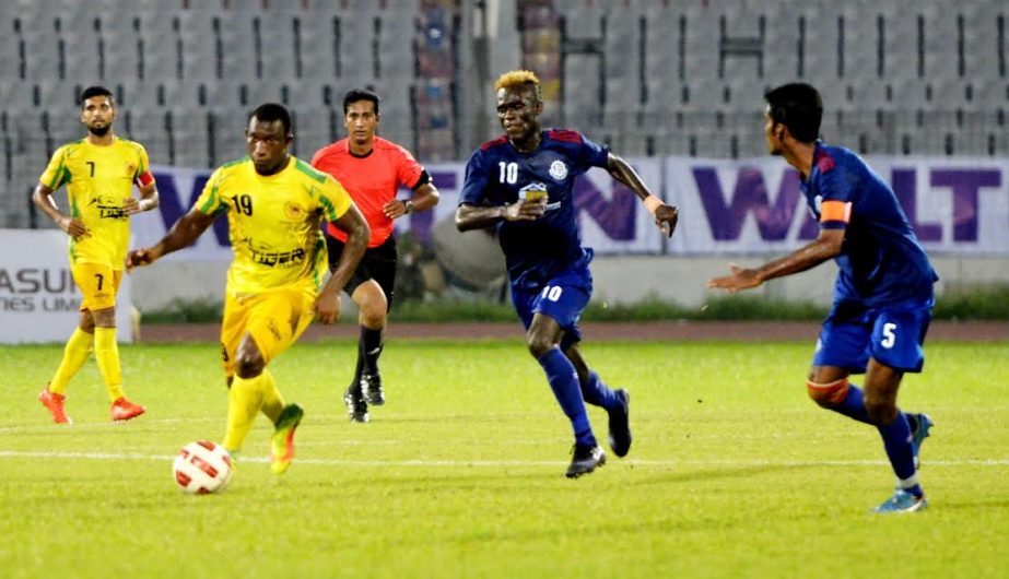 A scene from the match of the Walton Federation Cup Football between Rahmatganj MFS and Brothers Union Limited at the Bangabandhu National Stadium on Wednesday.