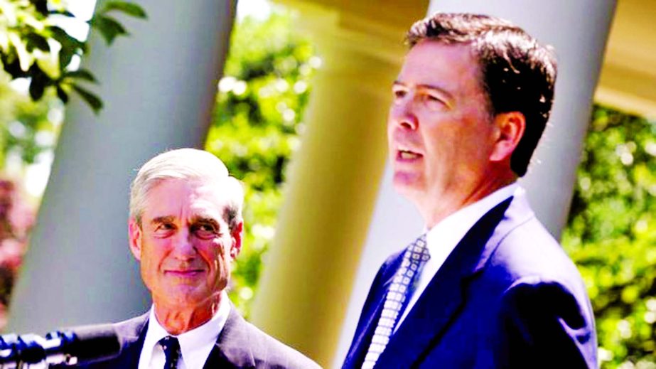 Robert Mueller (L) with his successor at FBI James Comey, whose dismissal prompted calls for a wider investigation.