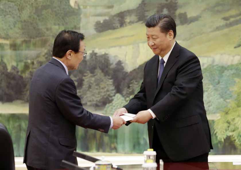 South Korean special envoy Lee Hae-chan, (left), passes on a hand-written letter from South Korean President Moon Jae-in to Chinese President Xi Jinping during a meeting at the Great Hall of the People in Beijing on Friday.