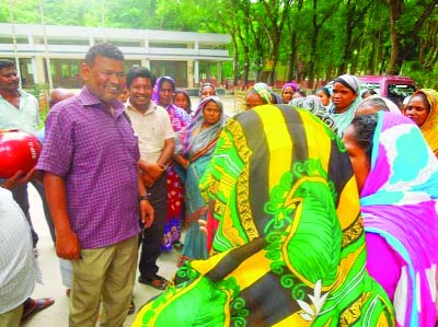 NILPHAMARI: Beneficiaries of Rural Employment and Road Maintenance Programme -2 ( RERMP-2) are happy as Domar Upazila Engineer of LGED Shah Md Obaidul Huq has taken timely initiative to get their due salary recently. They met with the Engineer to exp