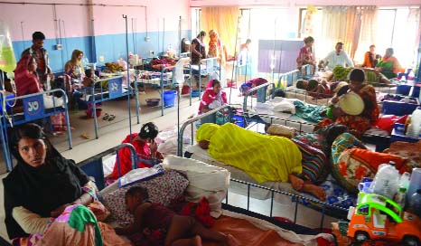 KHULNA: A view of Khulna General Hospital patients suffering acutely due to on going heat wave. This picture was taken yesterday.