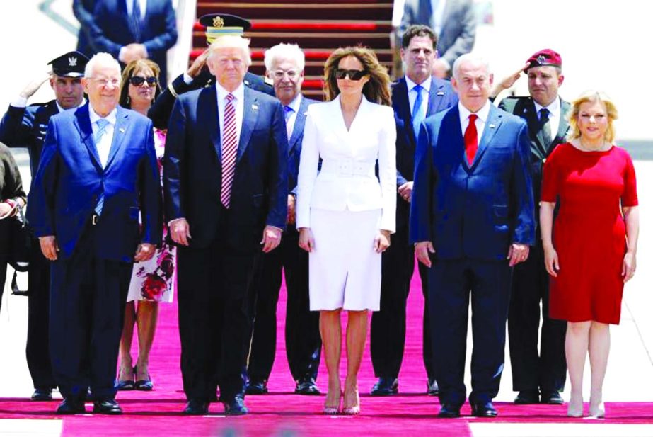 US President Donald Trump (2nd L) and first lady Melania Trump (3rd L) stand with Israeli Prime Minister Benjamin Netanyahu (2nd R), his wife Sara (R) and Israel's President Reuven Rivlin (L) upon their arrival at Ben Gurion International Airport in Lod