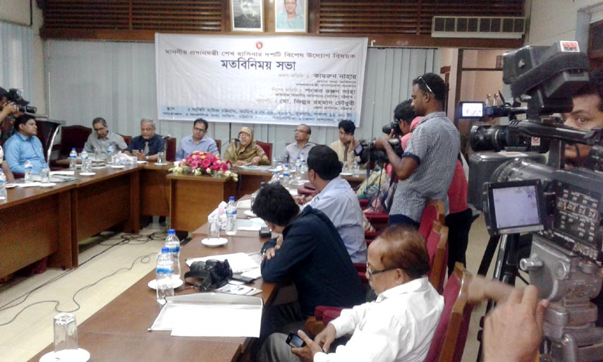 Principal Information Officer ( PIO) Kamrun Nahar speaking as Chief Guest at a view exchange meeting with the journalists at Chittagong Circuit House yesterday.