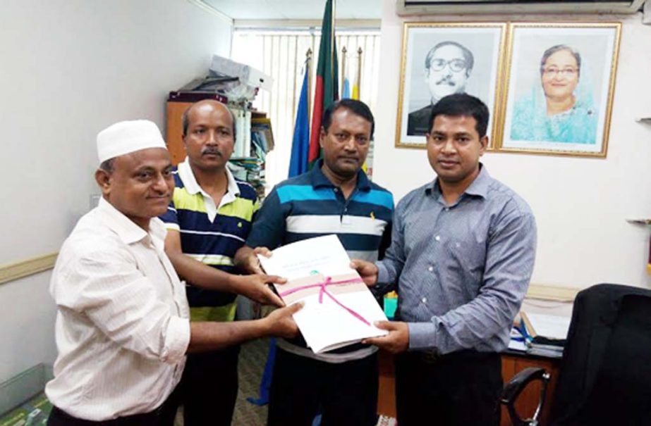 Officials of Agrani Bank Limited Sporting Club handing over their players' list to General Secretary of Bangladesh Football Federation Md Abu Nayeem Shohag (right) at the BFF House on Wednesday.