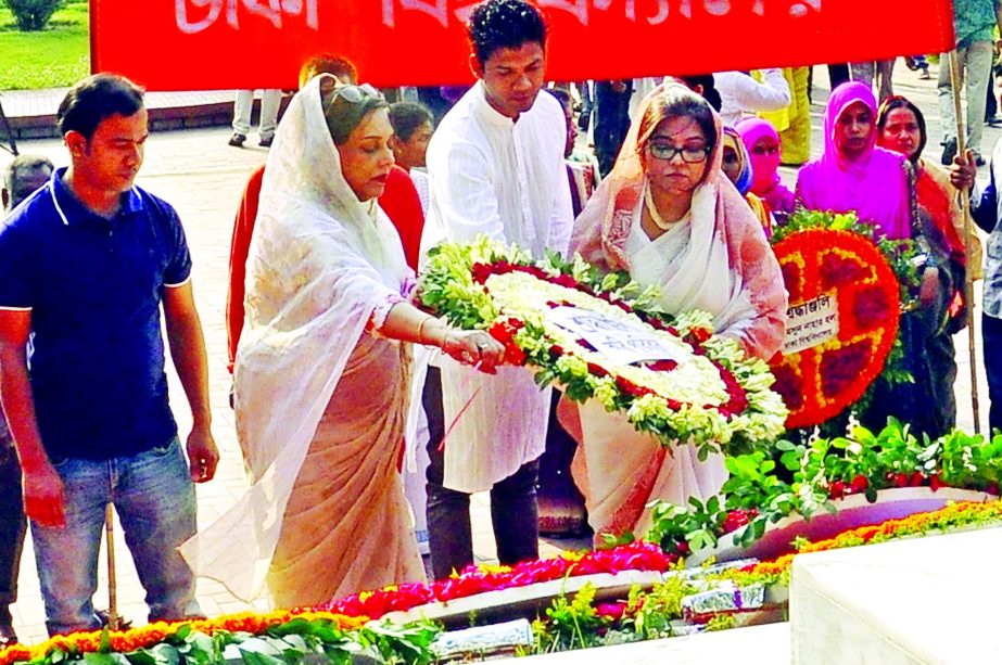 Marking the 118th birth anniversary of National Poet Kazi Nazrul Islam, family members placing wreaths at Poet's mazar on Dhaka University premises on Wednesday.