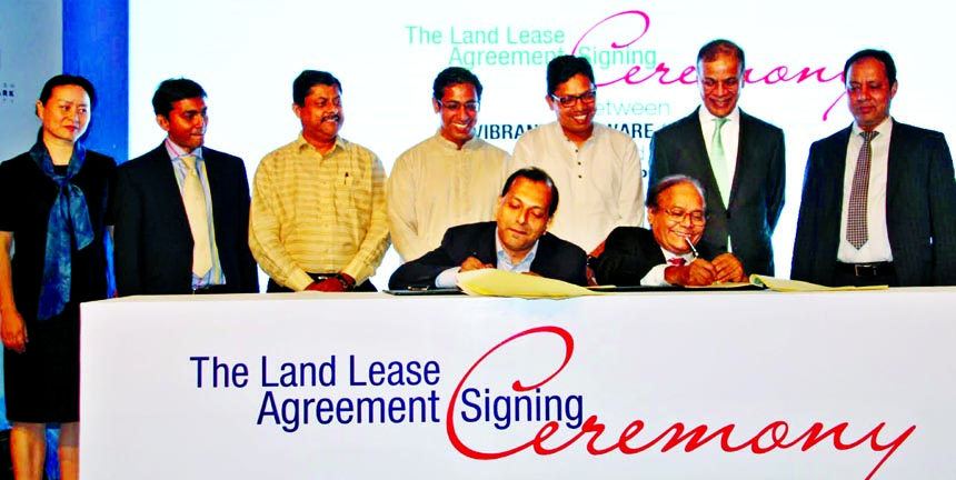 Abu Reza Khan, Managing Director of Summit Technopolis Ltd, and Raquibul Kabir, Chairman of Vibrant Software and Union Group signing a land lease agreement at a city hotel recently. Under the deal, total investment outlay of about USD 40m with potential t