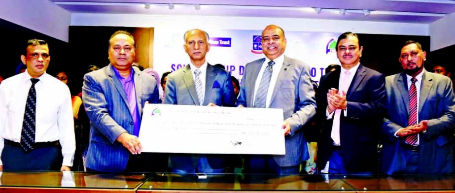 Syed Waseque Md Ali, Managing Director of First Security Islami Bank Limited, handing over a donation cheque to Prof. AAMS Arefin Siddique, VC of Dhaka University on Sunday for scholarship to meritorious and financial challenged students of Business Studi