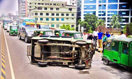 A tempo turned turtle on Mayor Mohammad Hanif Flyover injuring eight passengers as its driver was driving the vehicle desperately on Sunday.