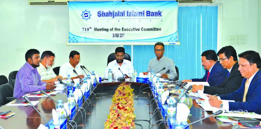 Md Sanaullah Shahid, EC Chairman of Shahjalal Islami Bank Limited, presiding over the 710th meeting at its head office in the city recently. Farman R Chowdhury, Managing Director, Fakir Akhtaruzzaman, EC Vice-Chaiman, Akkas Uddin Mollah and Khandaker Saki