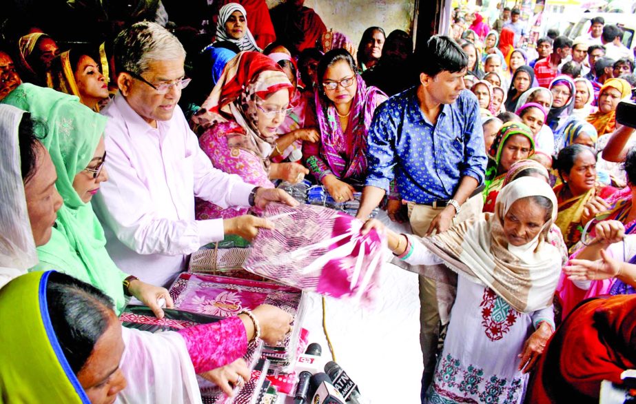 BNP Secretary General Mirza Fakhrul Islam Alamgir distributing clothes among the destitute at the party central office in the city's Nayapalton area organised by Jatiyatabadi Mahila Dal on Thursday marking 36th martyrdom anniversary of Shaheed President
