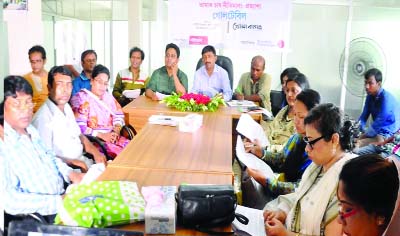 RANGPUR: A roundtable on ' Tobacco Farming Policy' jointly organised by Association for Commitment and the Daily Khola Kagoj at its office on Thursday afternoon.