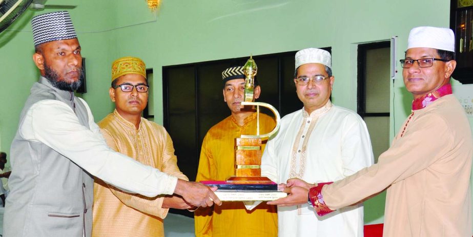 Director General of Directorate General Medical Service (DGMS) Major General SM Motahar Hossain distributing prizes among the winners of Inter-area Qirat and Azan competition-2017 of Bangladesh Army at ADA Brigade Mosque in Mirpur Cantonment in the city o