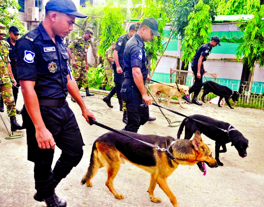 Law enforcers scanning the Jatiya Press Club premises with 'Dog Squad' on Saturday on the occasion of Prime Minister Sheikh Hasina's arrival today.