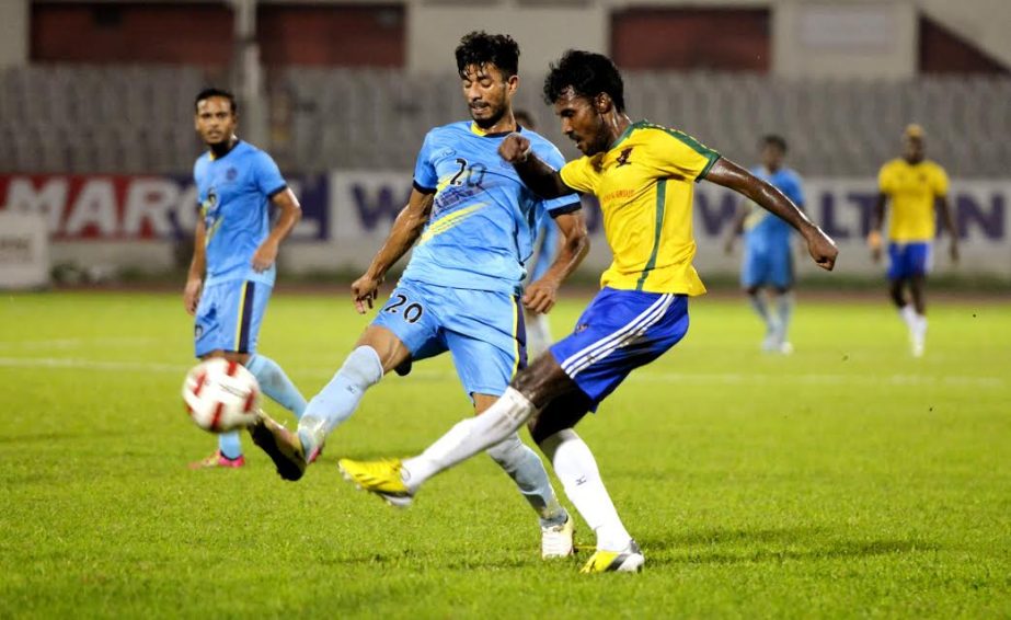 A view of the second semi-final match of the Walton Federation Cup Football between Dhaka Abahani Limited and Sheikh Jamal Dhanmondi Club Limited at the flood-lit Bangabandhu National Stadium on Saturday.