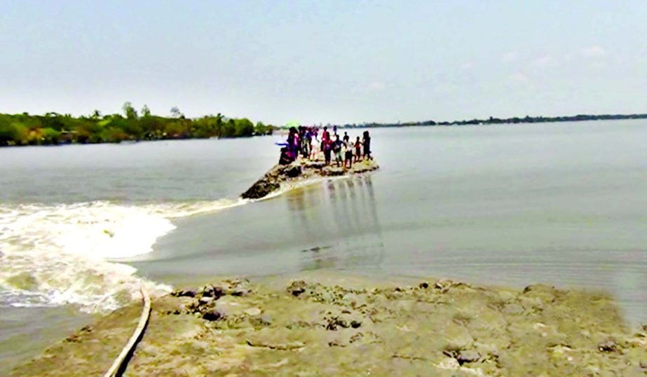 A big breach was created at the embankment of Water Development Board at Shyamnagar's Kholpetua in Satkhira. This photo was taken on Saturday.