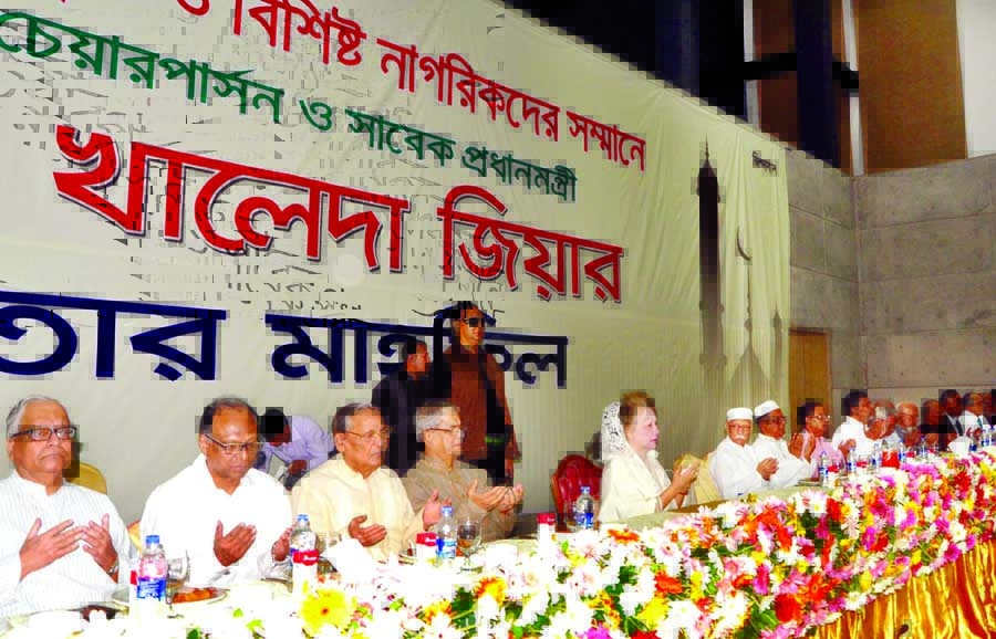 BNP Chairperson Begum Khaleda Zia along with others offering munajat at an Iftar Mahfil with professionals at the Basundhara Convention Center in the city on Sunday.