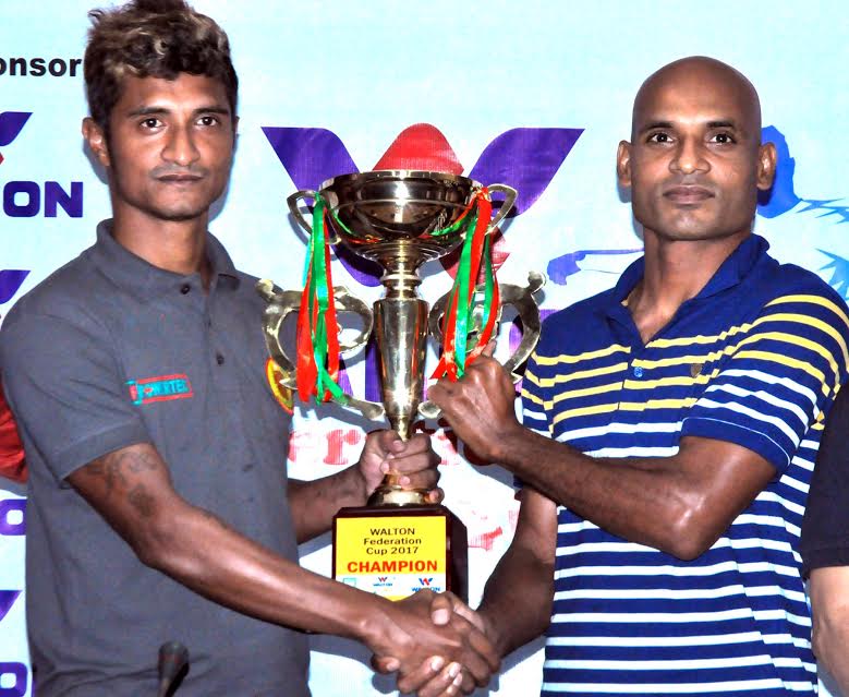 Captain of Chittagong Abahani Limited Zahidul Islam Zahid (left) and Captain of Dhaka Abahani Limited Mamun Mia (right) pose with the Federation Cup at the conference room of BFF House on Monday.