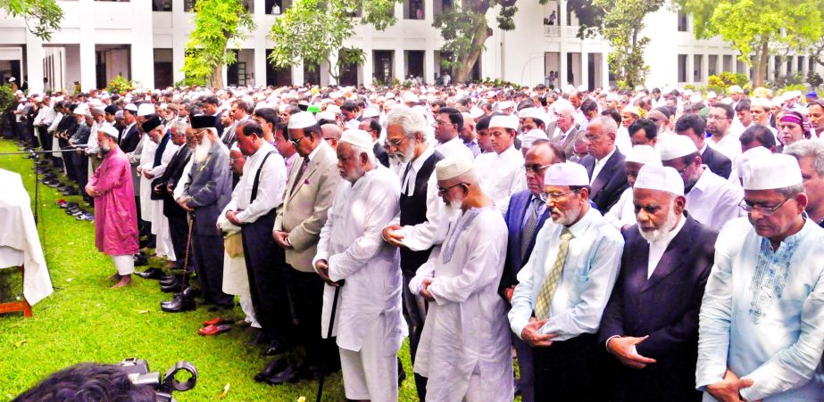 The Namaj-e Janaza of former Chief Justice and Ex-Chief Adviser of Caretaker Government Md Latifur Rahman was held on the Supreme Court premises after Johr prayer on Tuesday. Among others, his former colleagues, lawyers, noted citizens and politicians att
