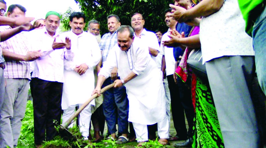 RAJSHAHI: RCC Mayor Mosaddique Hossain Bulbul inaugurating construction work of a modern slaughter house at Kazla area in the city as Chief Guest on Monday.
