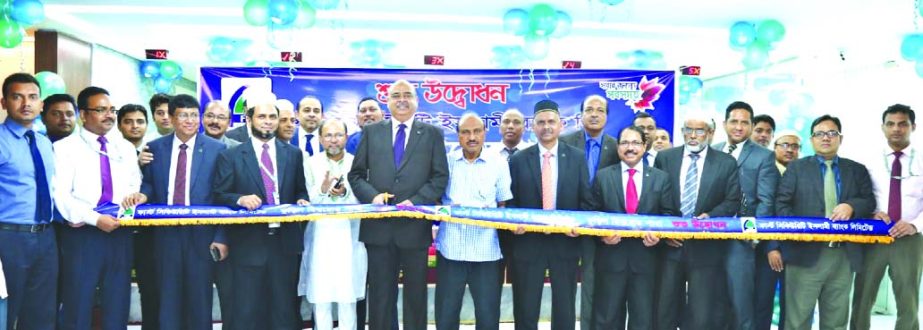 Syed Waseque Md Ali, Managing Director of First Security Islami Bank Ltd. inaugurating its Kuril Bishwaroad Branch in the city on Thursday. Quazi Osman Ali, Syed Habib Hasnat, AMDs, Md. Mustafa Khair, DMD and Syed Mostafa Shahnur, Manager of the branch of