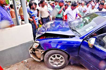 A private car rammed into police shade inside the Jatiya Press Club hitting the eastern gate as driver lost control of the steering. Two guards were also injured on Sunday.