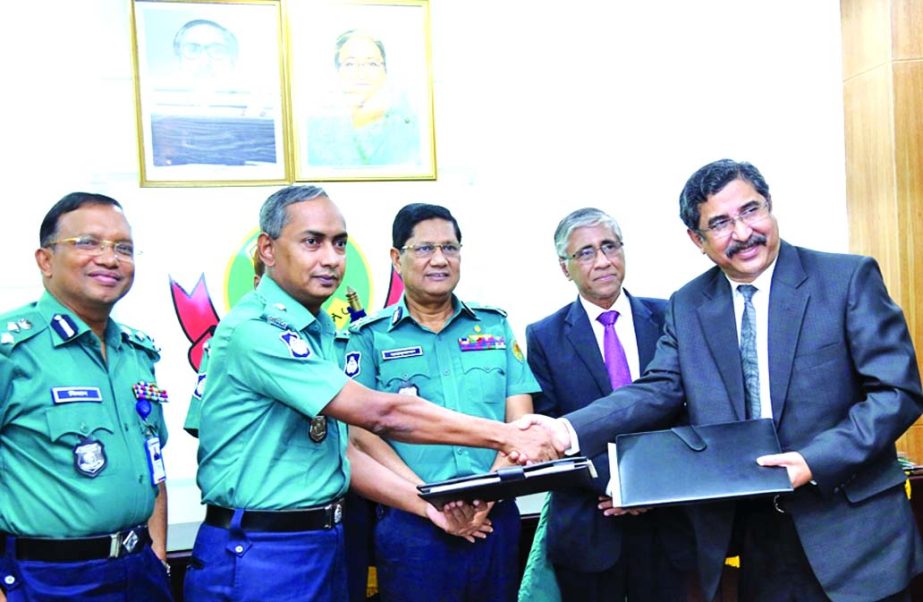 Ahmed Kamal Khan Chowdhury, Managing Director of Prime Bank and Md. Assaduzzaman Mia, Dhaka Metropolitan Police (DMP) Commissioner exchanging an MOU signing documents at the bank's head office in the city recently. Under the agreement, all members of DMP
