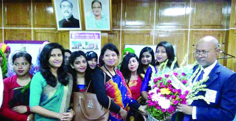 RANGPUR: Newly-appointed VC of Begum Rokeya University Prof Dr Nazmul Ahsan Kalimullah being greeted by staff of the University on Wednesday.