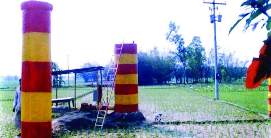 RANGPUR: An electricity -run deep tube well with buried pipe system of the Barind Multipurpose Development Authority provided irrigation to crop field in a village under Mithapukur Upazila during the Boro season in the district .