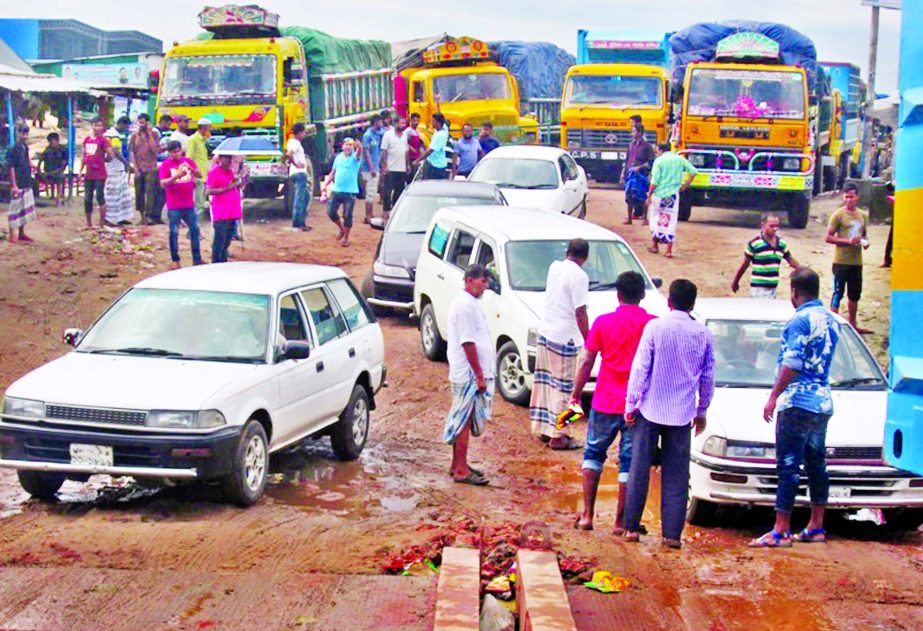 Hundreds of vehicles got stuck as ferry service at Shimulia in Munshiganj remained disrupted for several hours due to inclement weather on Friday.