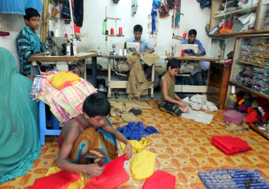 Tailors in Chiittagong City passing busy time a head of Eid-ul- Fitr. This snap was taekn from Anderkillah Kapaskollah area on Saturday.