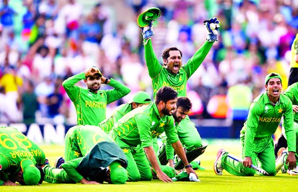 Players of Pakistan Cricket team celebrate after beating India in the final of Champions Trophy 2017 at the Oval, London on Sunday.