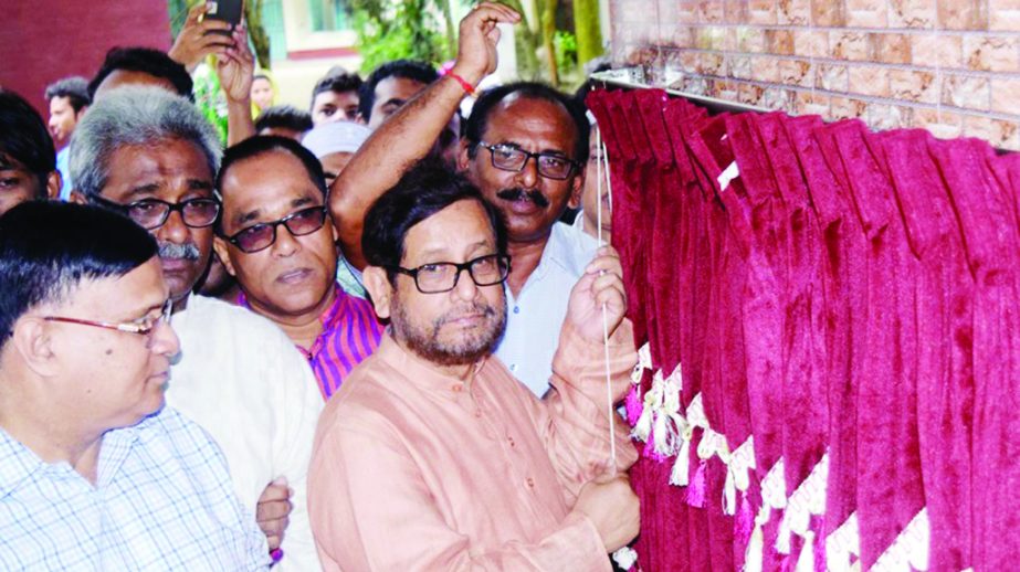 RANGPUR: Cultural Affair Minister Asaduzzaman Noor MP unveiling plaque of the foundation stone of modernised District Shilpokala Academy building as Chief Guest on Tuesday.