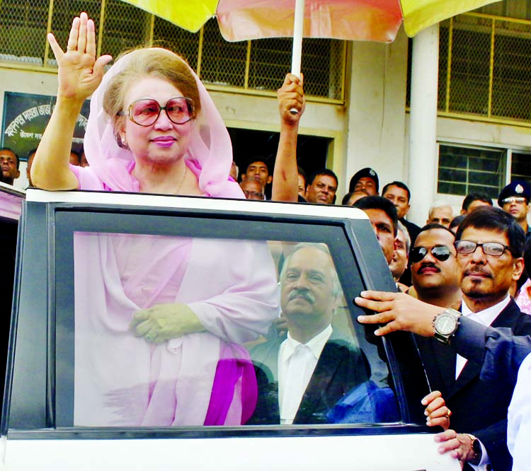 BNP Chairperson Begum Khaleda Zia waving people when she appeared before the special court on Zia Charitable and Zia Orphanage Trust Corruption Cases on the city's Bakshibazar Alia Madrasha premises on Thursday.