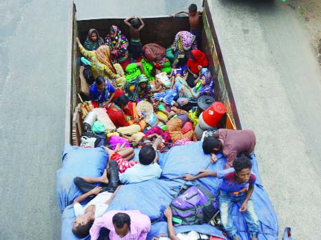 BOGRA: Home-bound people going to their destination on the roof of the bus at the risk of life. This picture was taken from Shajahanpur area on Bogra-Dhaka Highway yesterday