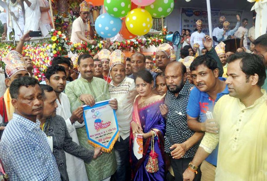 CCC Mayor A J M Nasir Uddin inaugurating Rath Yatra at Tulshidham area in the Port City on Sunday.