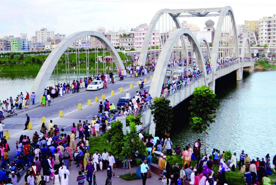 City-dwellers of all ages rejoicing amid much enthusiasm Eid pleasantry in the spots in the capital. This photo was taken from Hatirjheel entertainment spot on Wednesday.