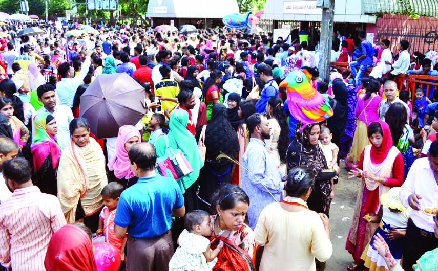 People from all ages crowded different recreation centers on the 4th day of Eid-ul-Fitr. The snap was taken from in front of the National Museum in the city's Shahbagh on Thursday.